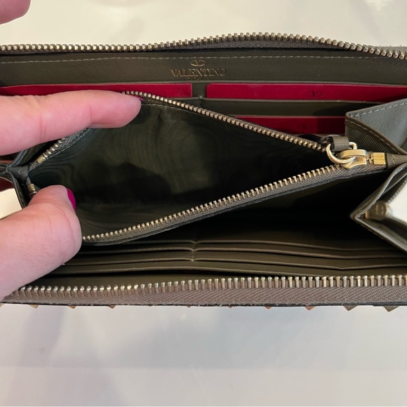 VALENTINO GARAVANI RockStud Camouflage Green Wallet - Picture 8 of 16